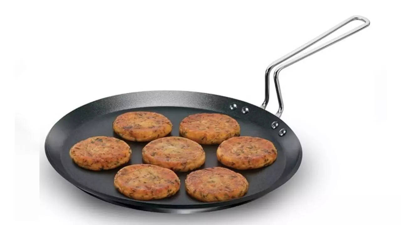 Hawkins Futura Induction Compatible Nonstick Flat Tawa