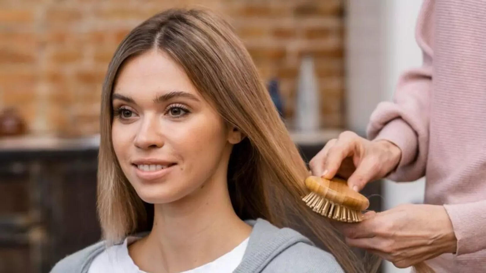 6 Best Straightening Brush for Frizz-free Hair