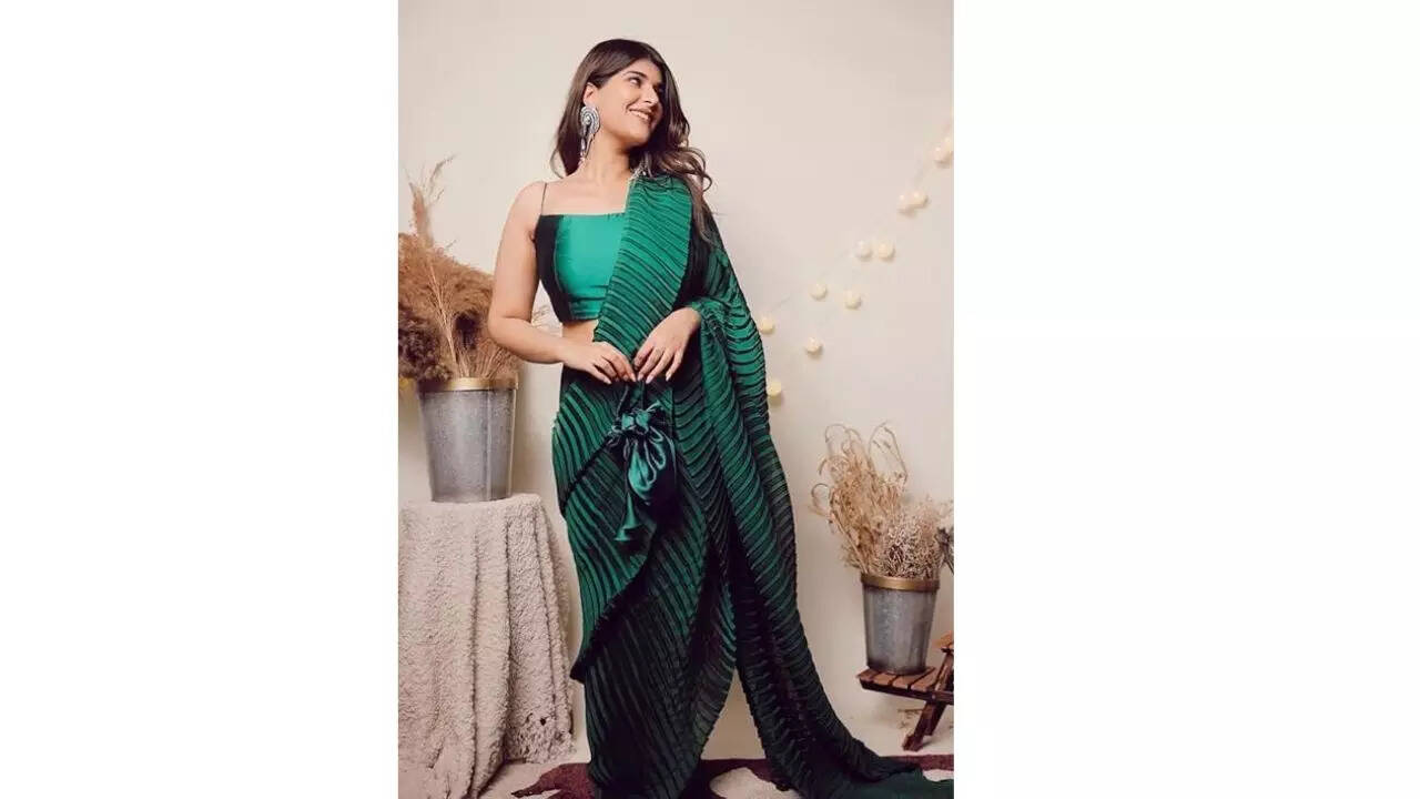 Sidhidata Women's Full Pleated Satin Saree