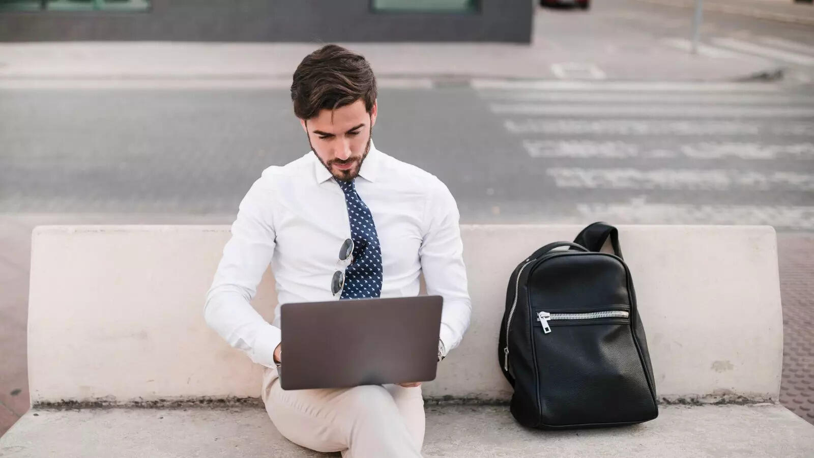 9 Trendy 15-Inch Laptop Bags for Professionals  