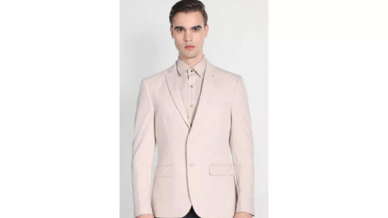 Arrow Slim-Fit Single-Breasted Formal Blazer Perfect for a Relaxed Yet Refined Look 