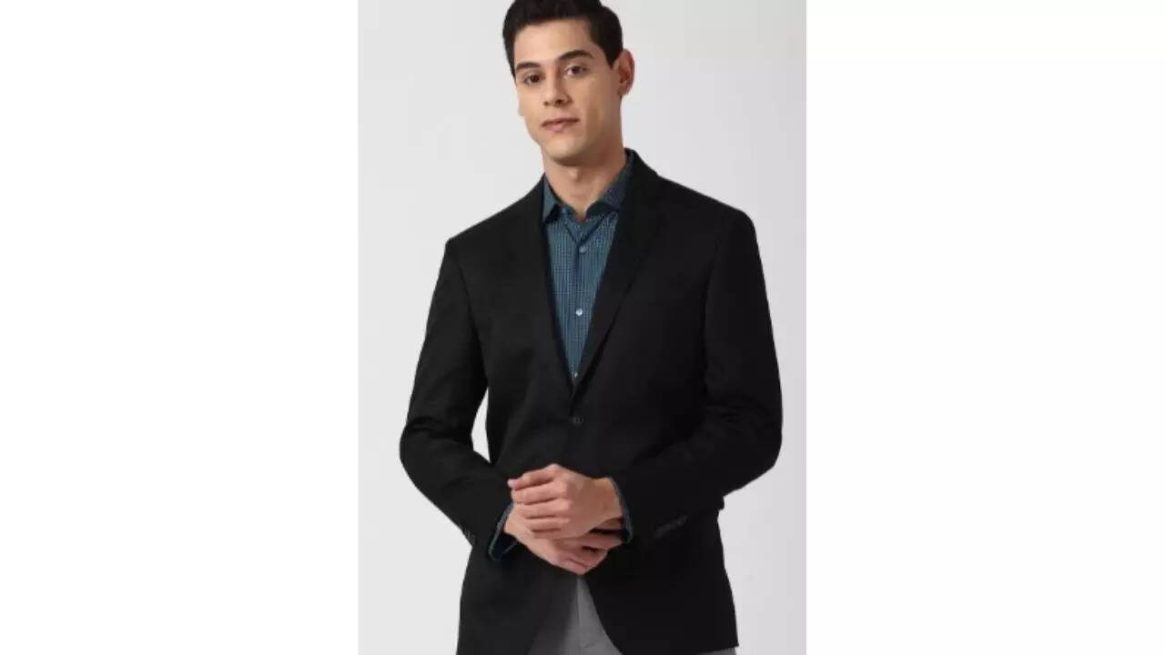 Peter England Black Solid Slim-Fit Single-Breasted Blazer Make a Lasting Impression 