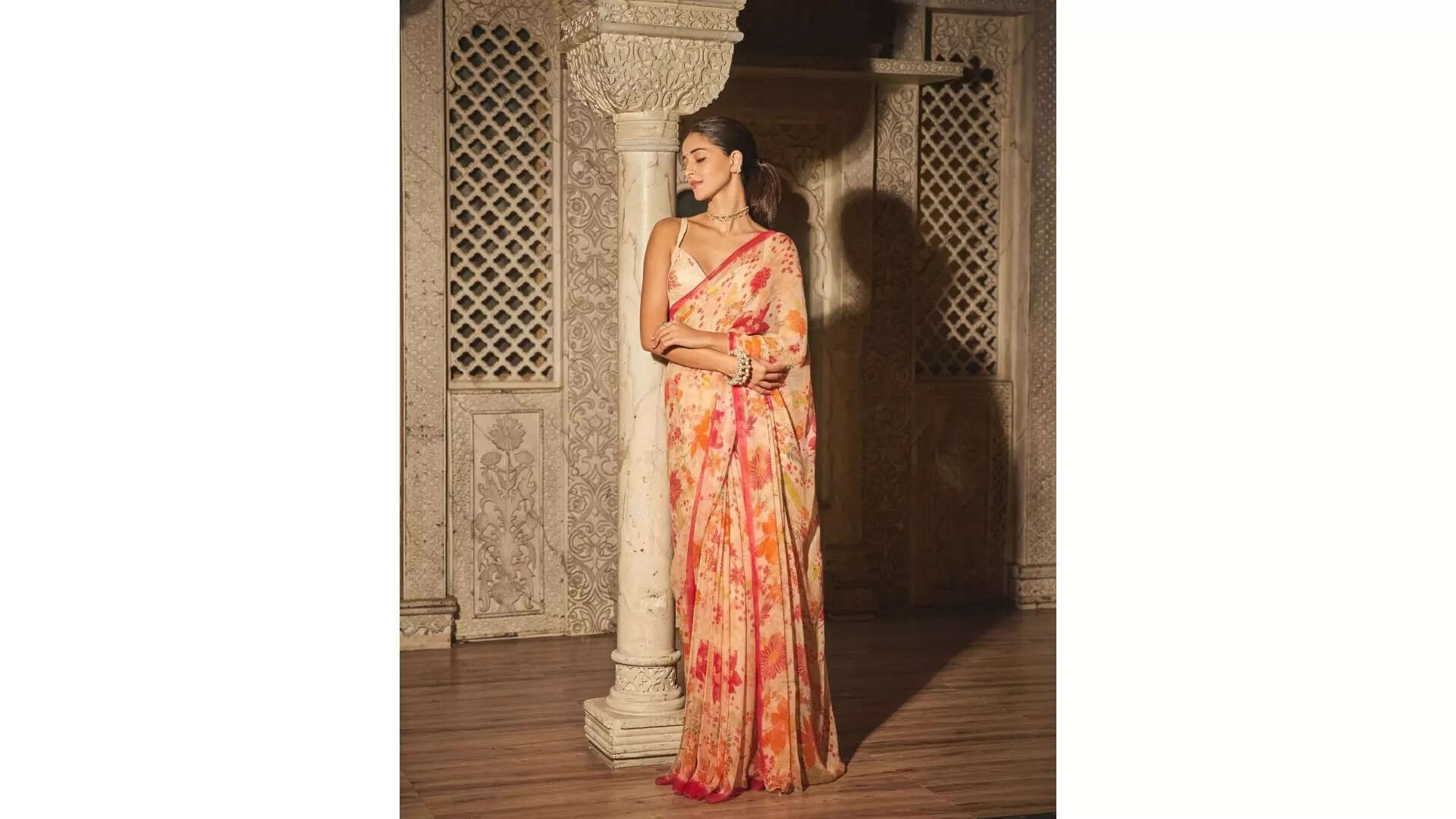 Ananya Kapoors Chic Saree Statement 