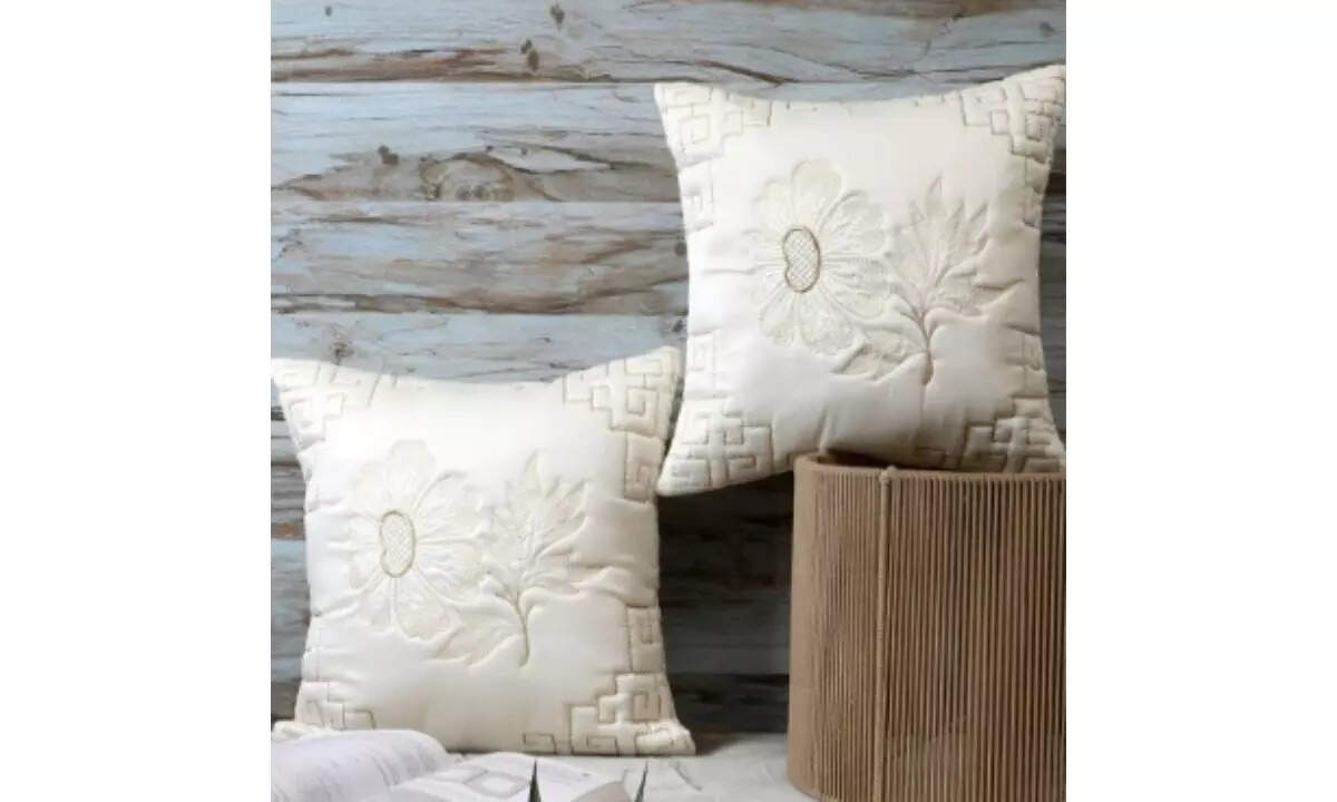 White & Gold-Toned 2 Pieces Cushion Covers
