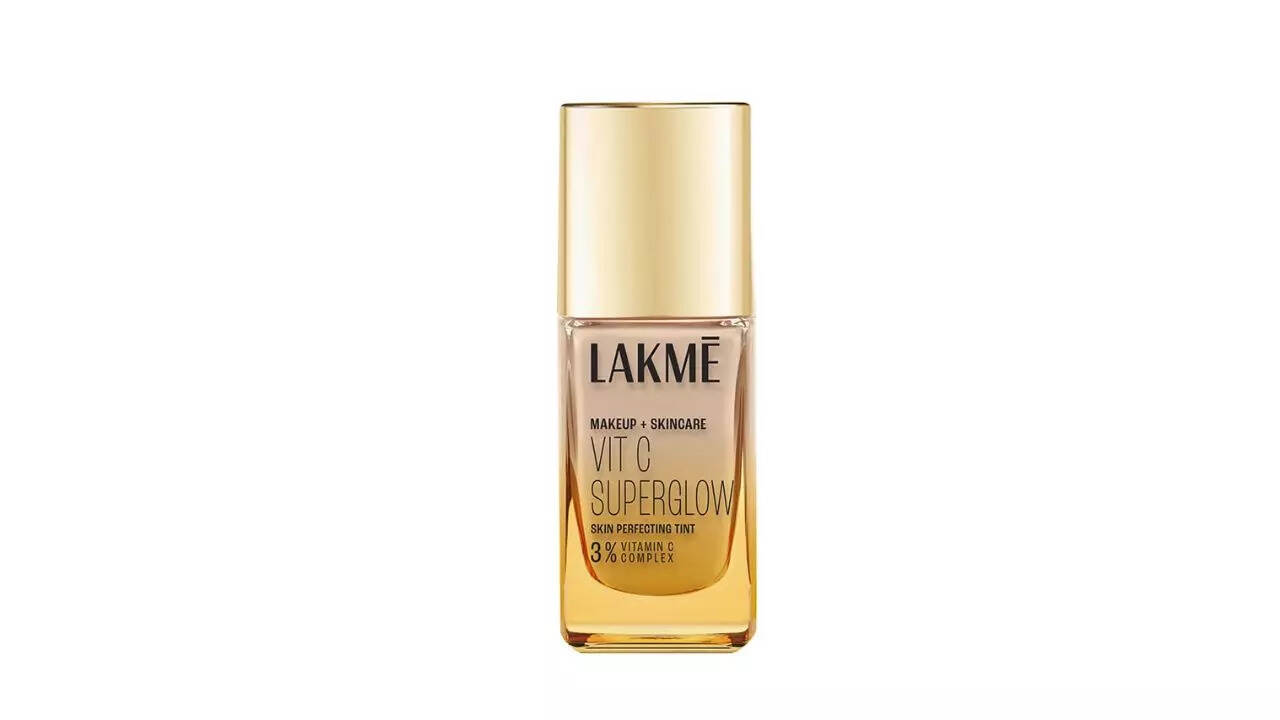 LAKMÉ VitC Superglow Skin Perfecting Natural Liquid Tint