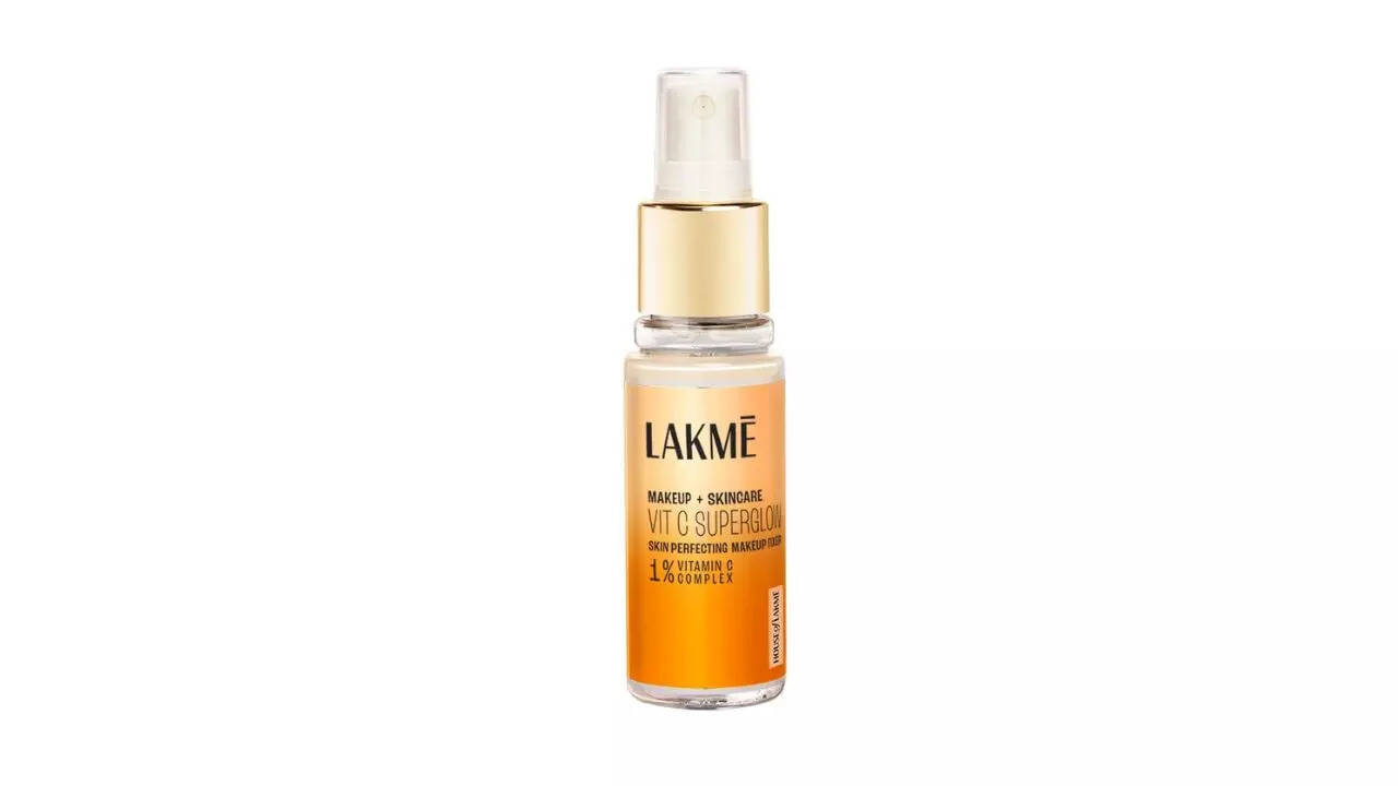 Lakme VitC Superglow Skin Perfecting Makeup Fixer