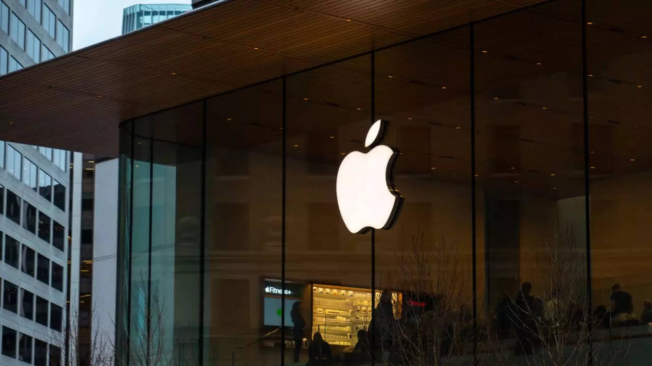 Apple is Supposed to Launch Smart Glasses Like Metas Ray-Bans and AirPods with Camera According to Reports
