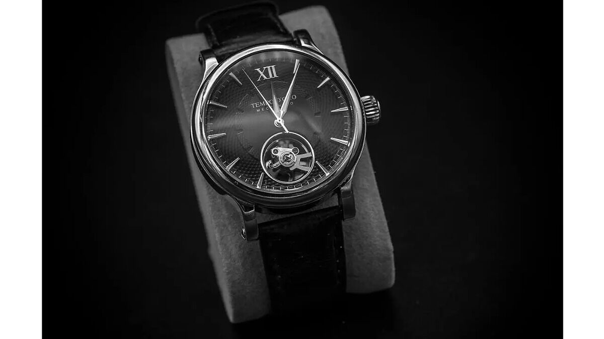 Men's analog watches