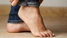 6 Best Foot Creams For Dry Cracked Feet In Winters