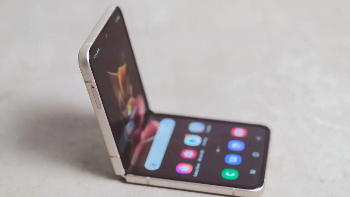 Apple foldable phone