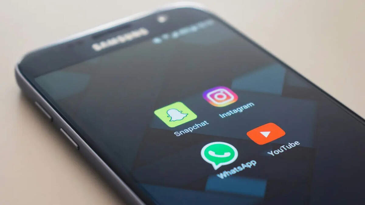 WhatsApp Rolls Out New Calling Feature; Call Customisation and Fun Video Effects are Here